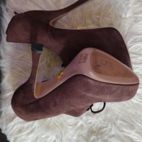 Shoes - Picture 4 of 4